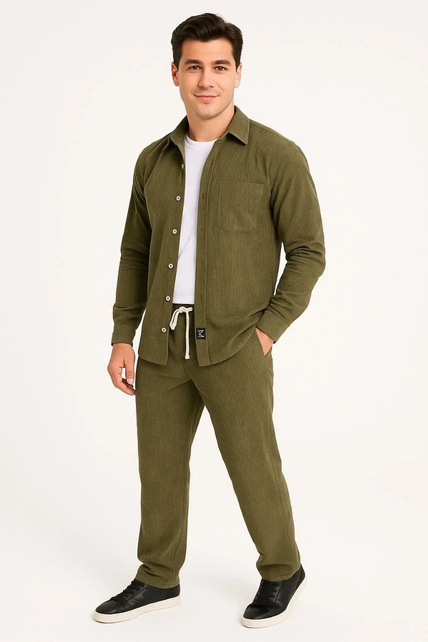 Erkek Kadife Oversize Takım – Gömlek ve Pantolon İkili Set Füme Corduroy Şıklığı, Rahat ve Zarif Duruş Yumuşak Dokulu Kadife Kumaş, Düğmeli Gömlek Üst ve Lastikli Pantolon Alt Parça ile Gün Boyu Konfor- Siyah