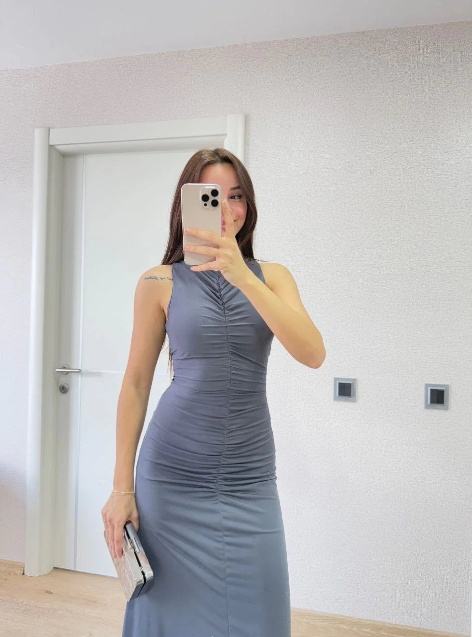 Bürümcük Kumaşlı İçi Astarlı Üzgülü Kolsuz Büzgülü Uzun Elbise - Siyah