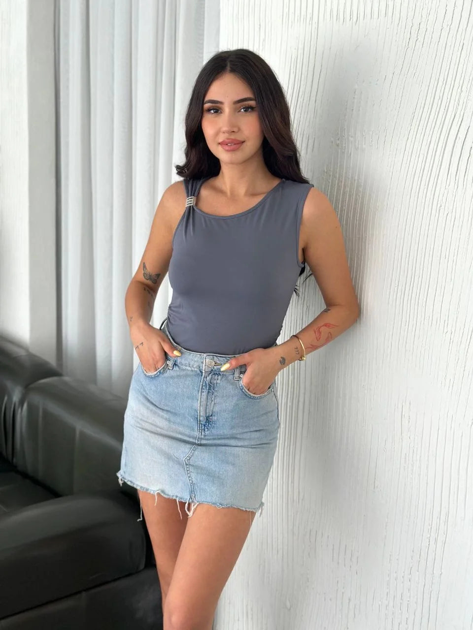 Osy Modal Yumuşak Dokulu Kumaş Bisiklet Yaka Kadın Sıfır Kol Bluz Omuz Toka Aksesuar Detaylı - Antrasit