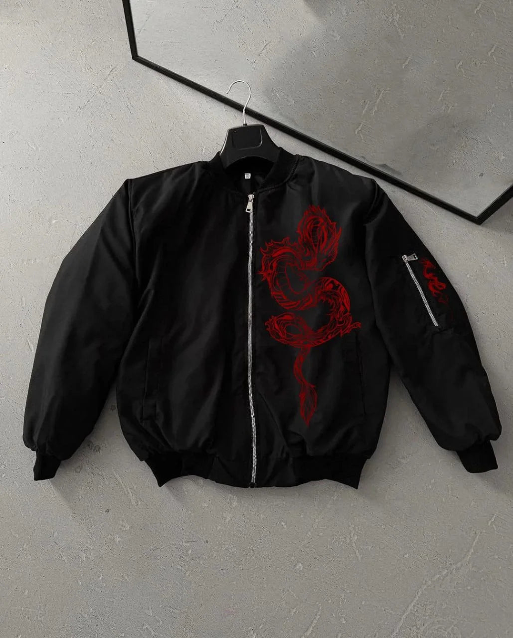 Erkek Unisex Siyah Bomber Mont – Kırmızı Ejderha Desenli, Fermuarlı Cepli, Kapitone Astarlı Günlük ve Sokak Modası Ceket - Siyah