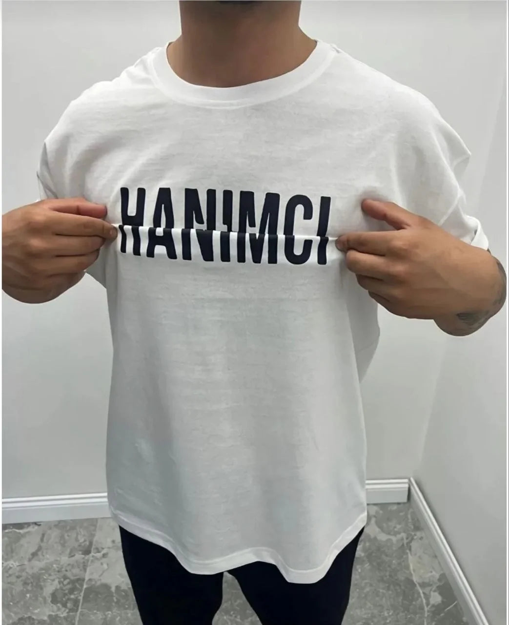 Unisex Bisiklet Yaka Katlanan Baskılı T-Shirt - Siyah