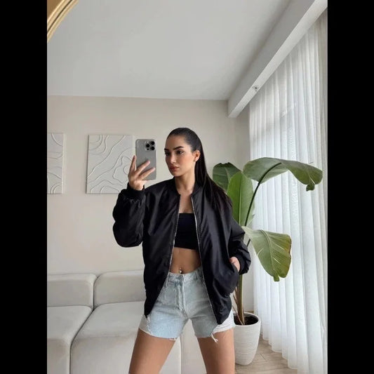 Kadın Siyah Bomber Mont – Oversize Rahat Kalıp, Fermuarlı Cepli, Günlük Kombinlere Uygun Hafif Kapitone Mont- Siyah