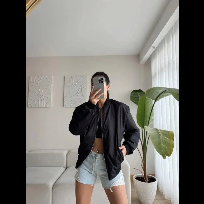 Kadın Siyah Bomber Mont – Oversize Rahat Kalıp, Fermuarlı Cepli, Günlük Kombinlere Uygun Hafif Kapitone Mont- Siyah