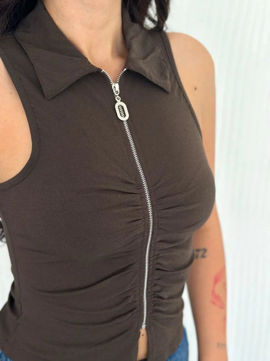 Yakalı Tam Fermuarlı Kolsuz Bluz - Kahverengi