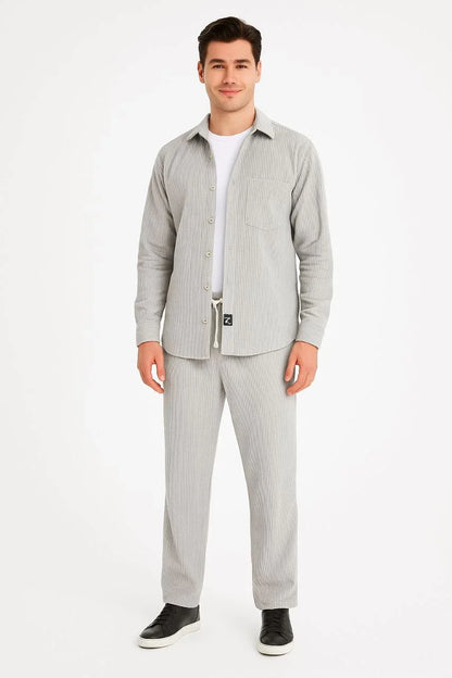 Erkek Kadife Oversize Takım – Gömlek ve Pantolon İkili Set Füme Corduroy Şıklığı, Rahat ve Zarif Duruş Yumuşak Dokulu Kadife Kumaş, Düğmeli Gömlek Üst ve Lastikli Pantolon Alt Parça ile Gün Boyu Konfor- Siyah
