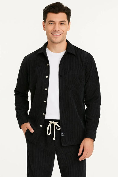 Erkek Kadife Oversize Takım – Gömlek ve Pantolon İkili Set Füme Corduroy Şıklığı, Rahat ve Zarif Duruş Yumuşak Dokulu Kadife Kumaş, Düğmeli Gömlek Üst ve Lastikli Pantolon Alt Parça ile Gün Boyu Konfor- Siyah