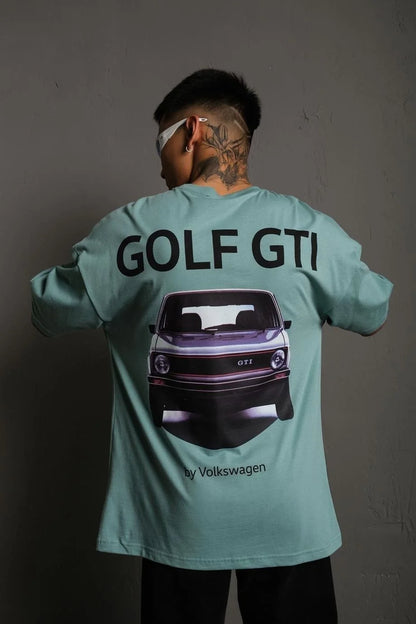 Erkek Oversize Baskılı Tişört – Golf GTI Retro Araba Desenli, Ön & Arka Dijital Baskı, Sokak Modası Stil - Gri