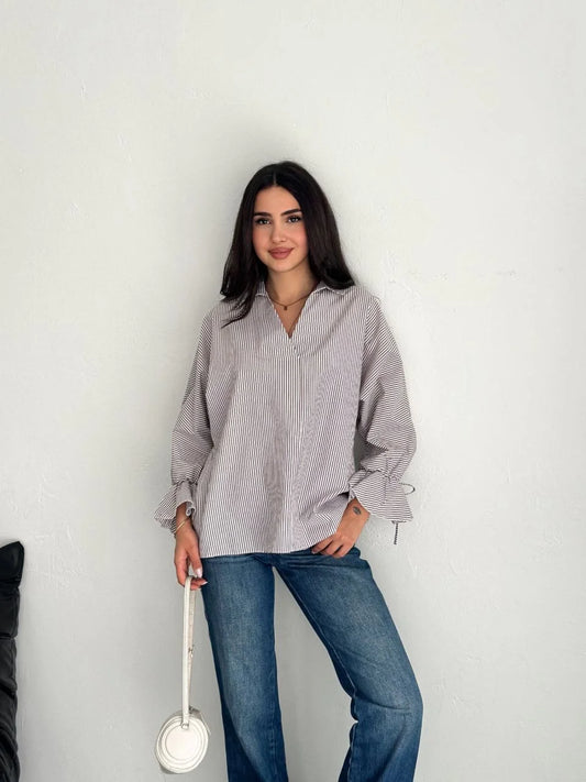 Kadın Arkası Asimetrik Yırtmaç Kesim Detaylı Cizgili Bluz Gömlek - Gri