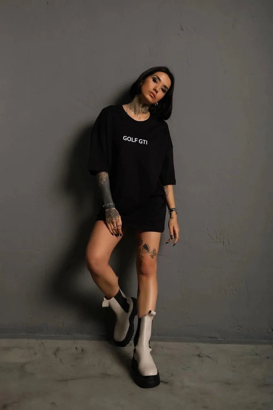 Erkek Oversize Baskılı Tişört – Golf GTI Retro Araba Desenli, Ön & Arka Dijital Baskı, Sokak Modası Stil - Gri