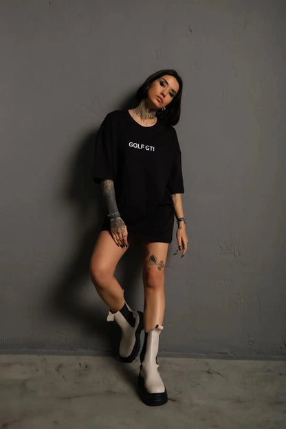 Erkek Oversize Baskılı Tişört – Golf GTI Retro Araba Desenli, Ön & Arka Dijital Baskı, Sokak Modası Stil - Gri