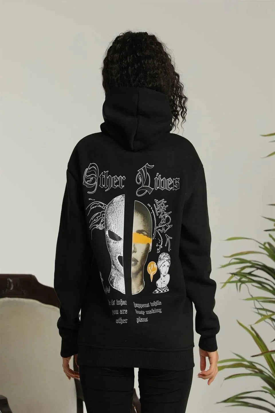 Kadın Oversize Üç İplik Kapüşonlu Sweatshirt – Siyah “Other Lives” Ön ve Arka Baskılı, Şardonlu Kışlık, Rahat Günlük Model Siyah