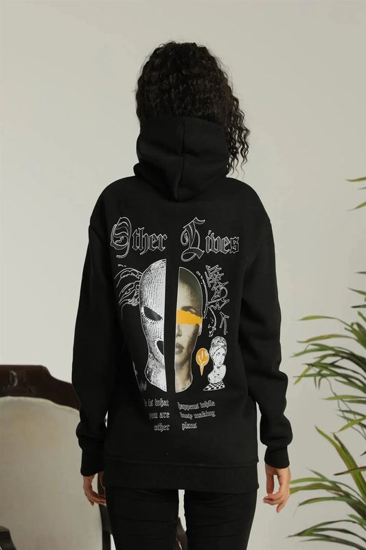 Kadın Oversize Üç İplik Kapüşonlu Sweatshirt – Siyah “Other Lives” Ön ve Arka Baskılı, Şardonlu Kışlık, Rahat Günlük Model Siyah
