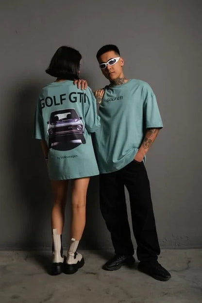 Erkek Oversize Baskılı Tişört – Golf GTI Retro Araba Desenli, Ön & Arka Dijital Baskı, Sokak Modası Stil - Gri