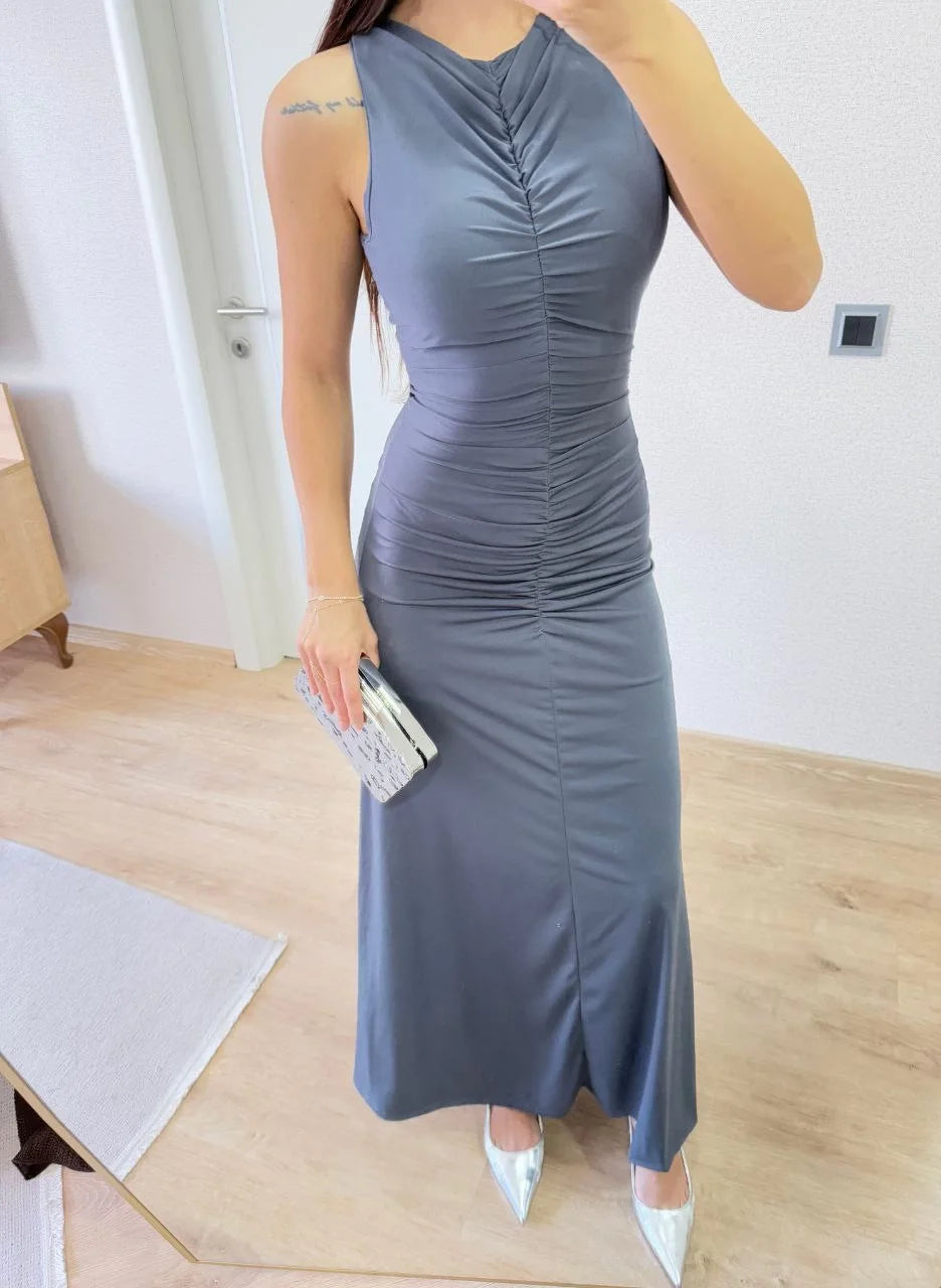 Bürümcük Kumaşlı İçi Astarlı Üzgülü Kolsuz Büzgülü Uzun Elbise - Siyah