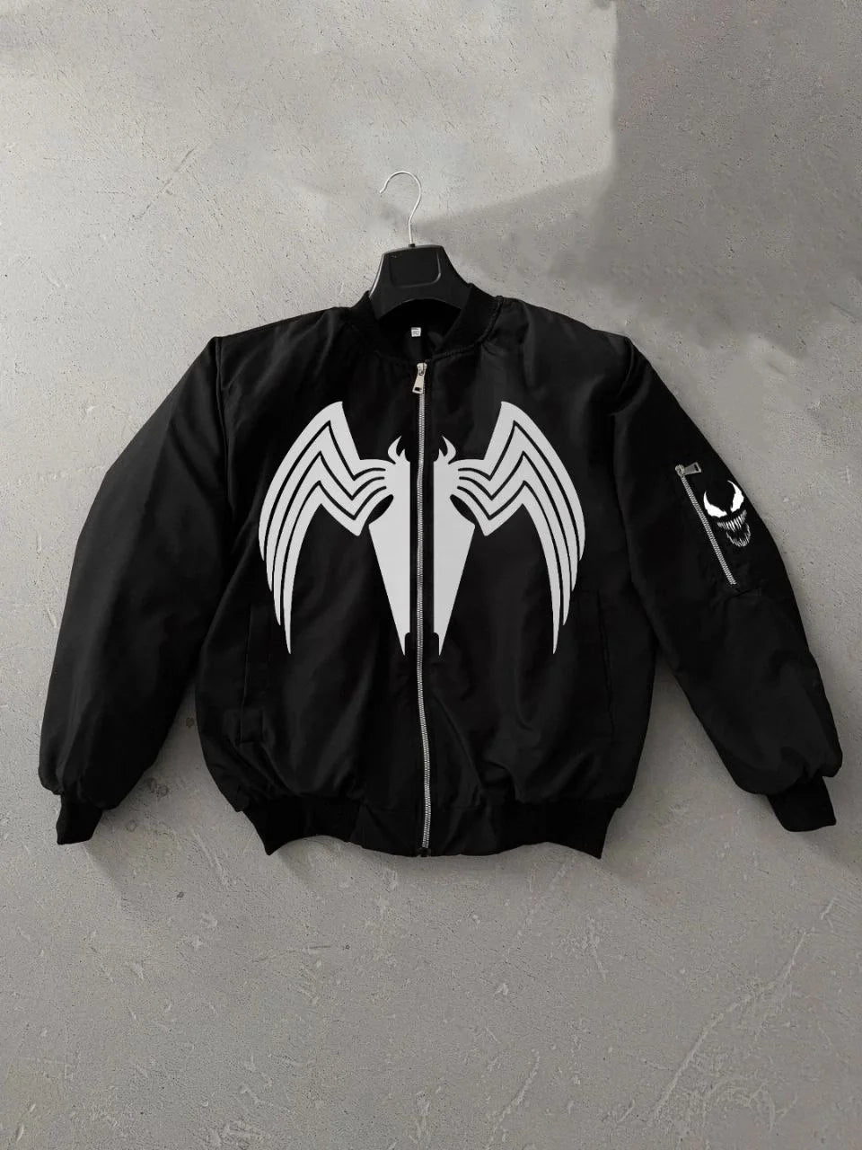 Venom Örümcek Desenli Erkek Mont – Siyah Bomber Ceket, Fermuarlı, Kol Fermuarlı Cep Detaylı, Günlük ve Sokak Modası İçin Uygun - Siyah