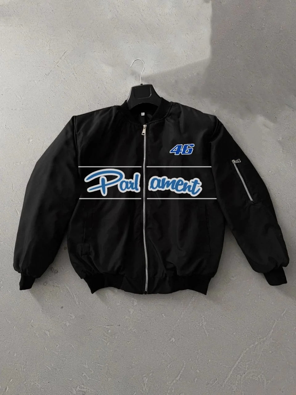 Siyah Parliament Bomber Mont – 46 Numara Detaylı, Fermuarlı, Cepli, Uzun Kollu, Spor ve Günlük Giyim İçin Rahat Unisex Mont - Siyah