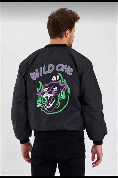 Wild One Baskılı Erkek Bomber Mont – Panter Desenli, Fermuarlı, Kapitone Astarlı Ceket - Siyah