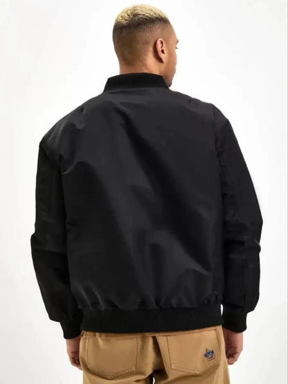 Erkek Siyah Bomber Mont – Fergolli Logo Baskılı, Fermuarlı Cepli, Kapitone Astarlı Şık ve Rahat Günlük Ceket - Siyah